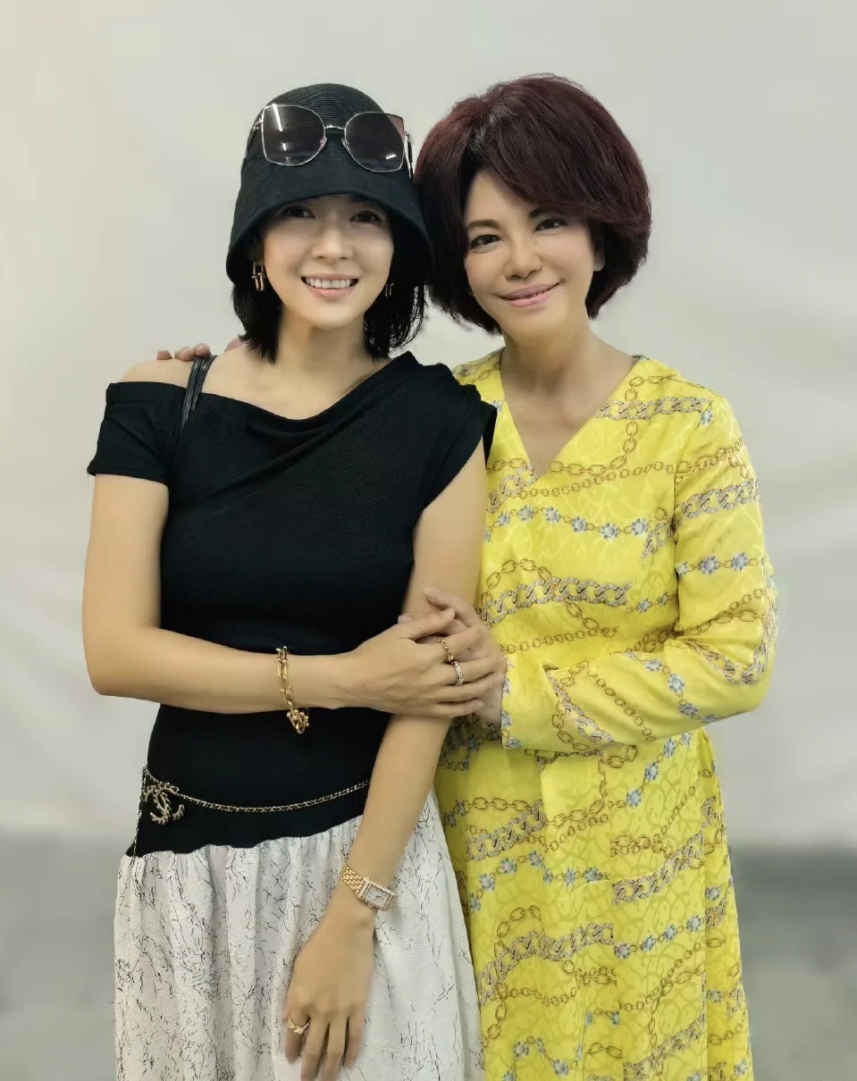 章子怡去听蔡琴演唱会了