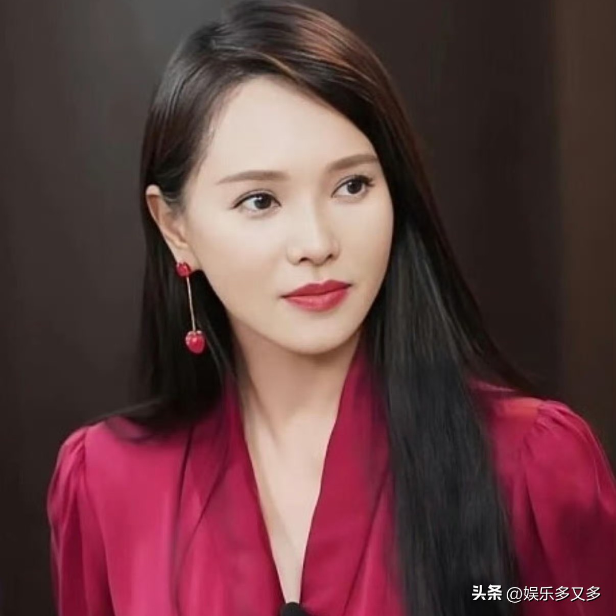 伊能静是否表演型人格，
我不知道，
但是我敢肯定，她这个人
发声的观点倒是很客观！

近日长沙四岁小男孩餐厅跑动时，不小心碰到女生屁股，被对方一把抓住，脖子都勒出印子。

女生坚持认定孩子故意摸臀，非要道歉，双方调解好几次都没谈成。

伊能静专门为小孩发声，说真的没必要随便给四岁孩子扣性骚扰的帽子，