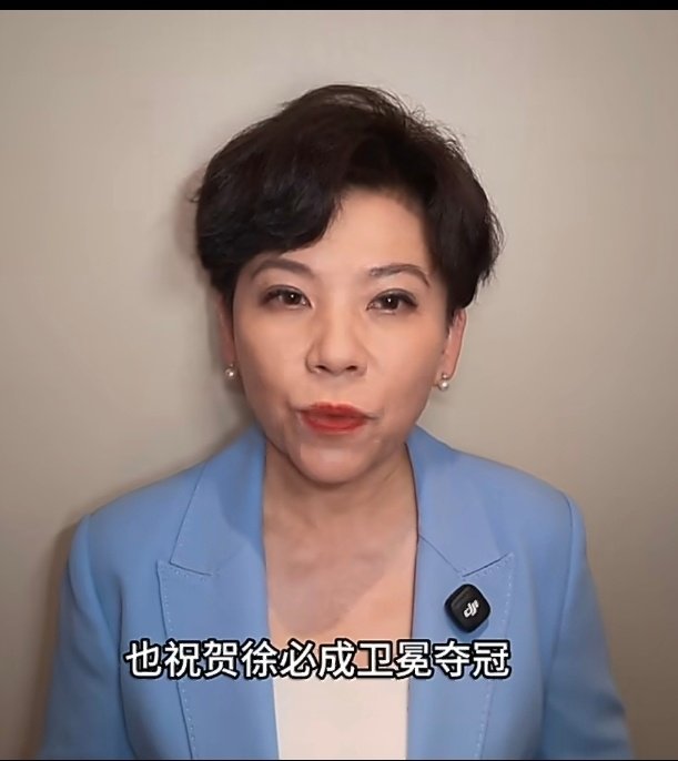 #邓亚萍恭喜一诺#
邓亚萍专门录制视频祝贺一诺卫冕亚运金牌！
感慨一晃多年，看着一诺一步步走到亚运赛场拿下双金。传统体育前辈认可电竞，电竞也正在被更多人看见，继续加油！ ​