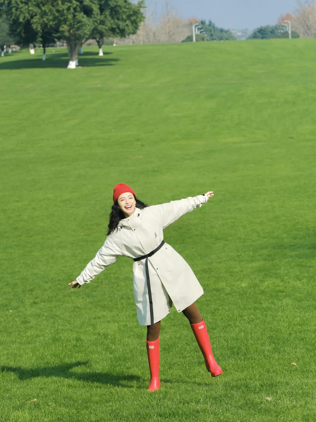 冬天在公园大草坪晒太阳，这感觉重庆人都懂！