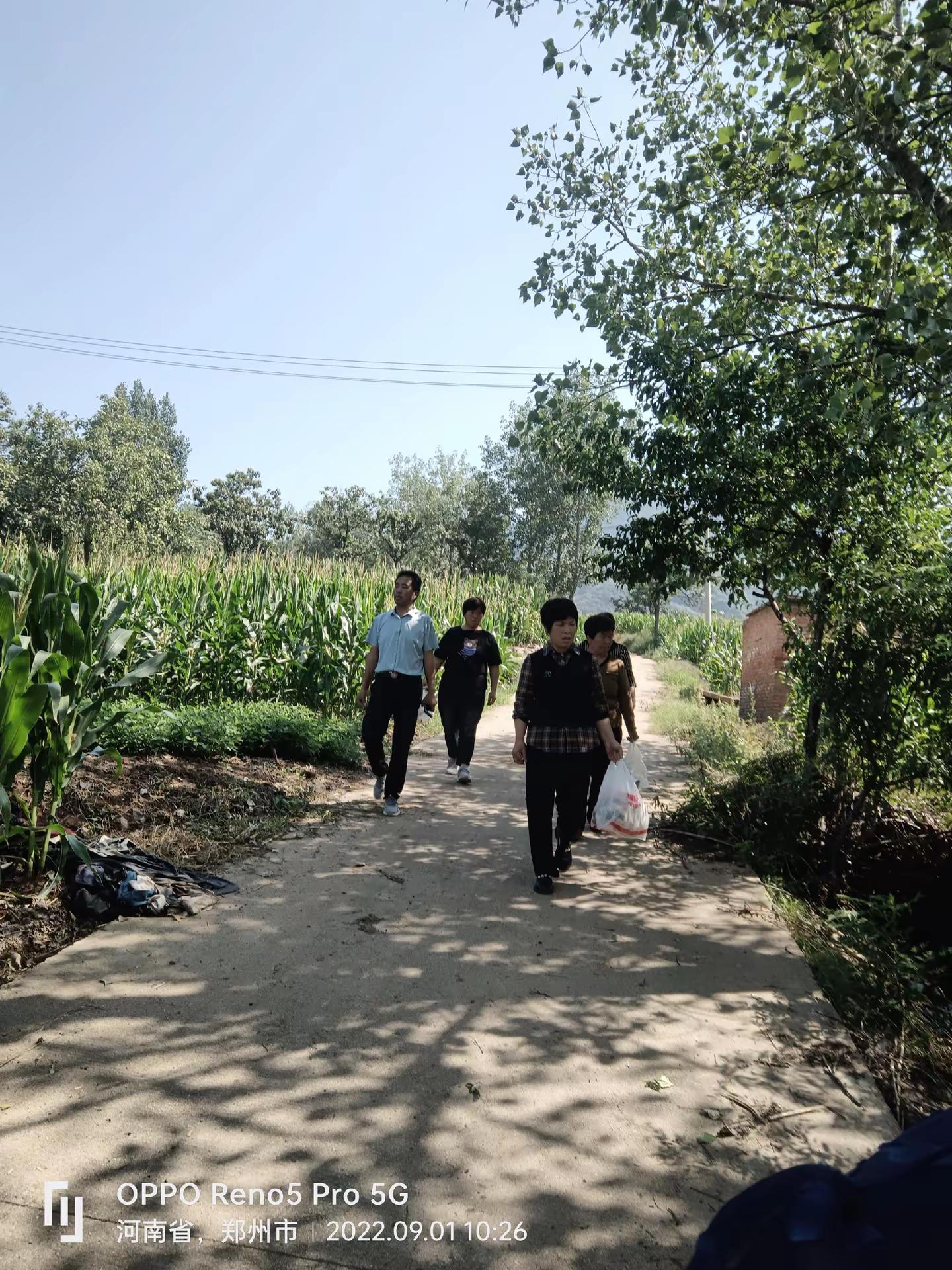 <p>我的亲人 相聚在一起 兄弟姐妹情更深 <!--{img:0}--...