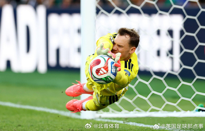 诺伊尔真的尽力了！！ ​​​​他在点球大战中扑出两粒点球！ ​​​