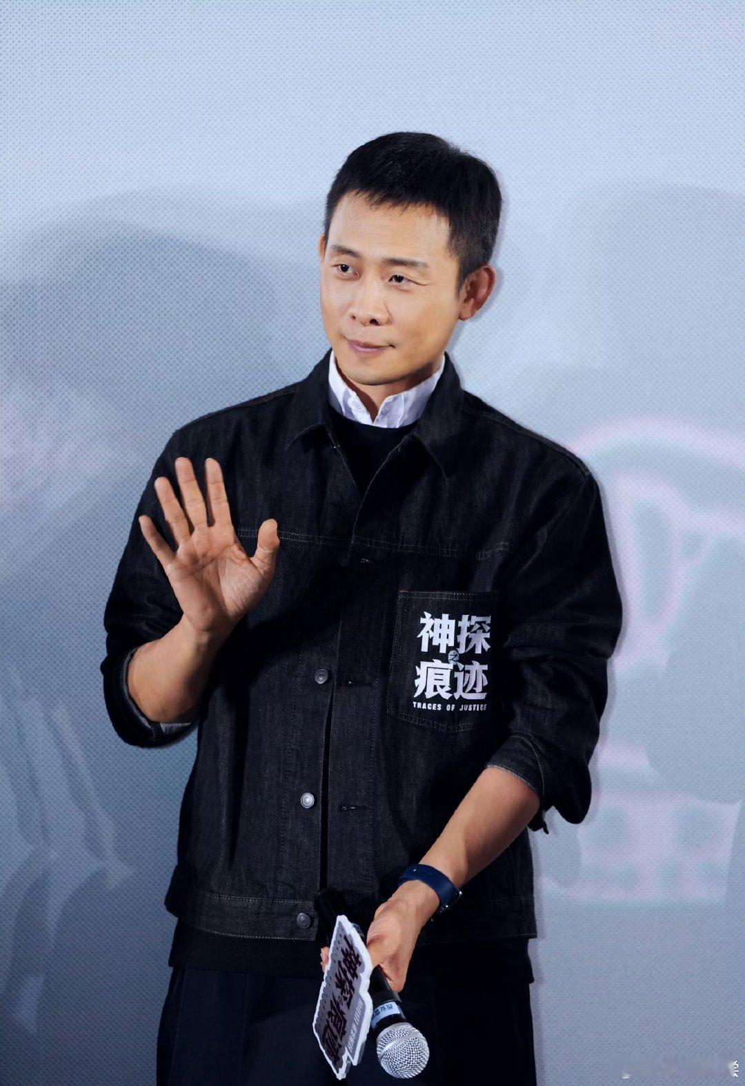 希望譯可以多笑笑 像这次路演一样一直活泼 也请譯放心 愛比流言蜚语多千万倍#张译[超话]# ​