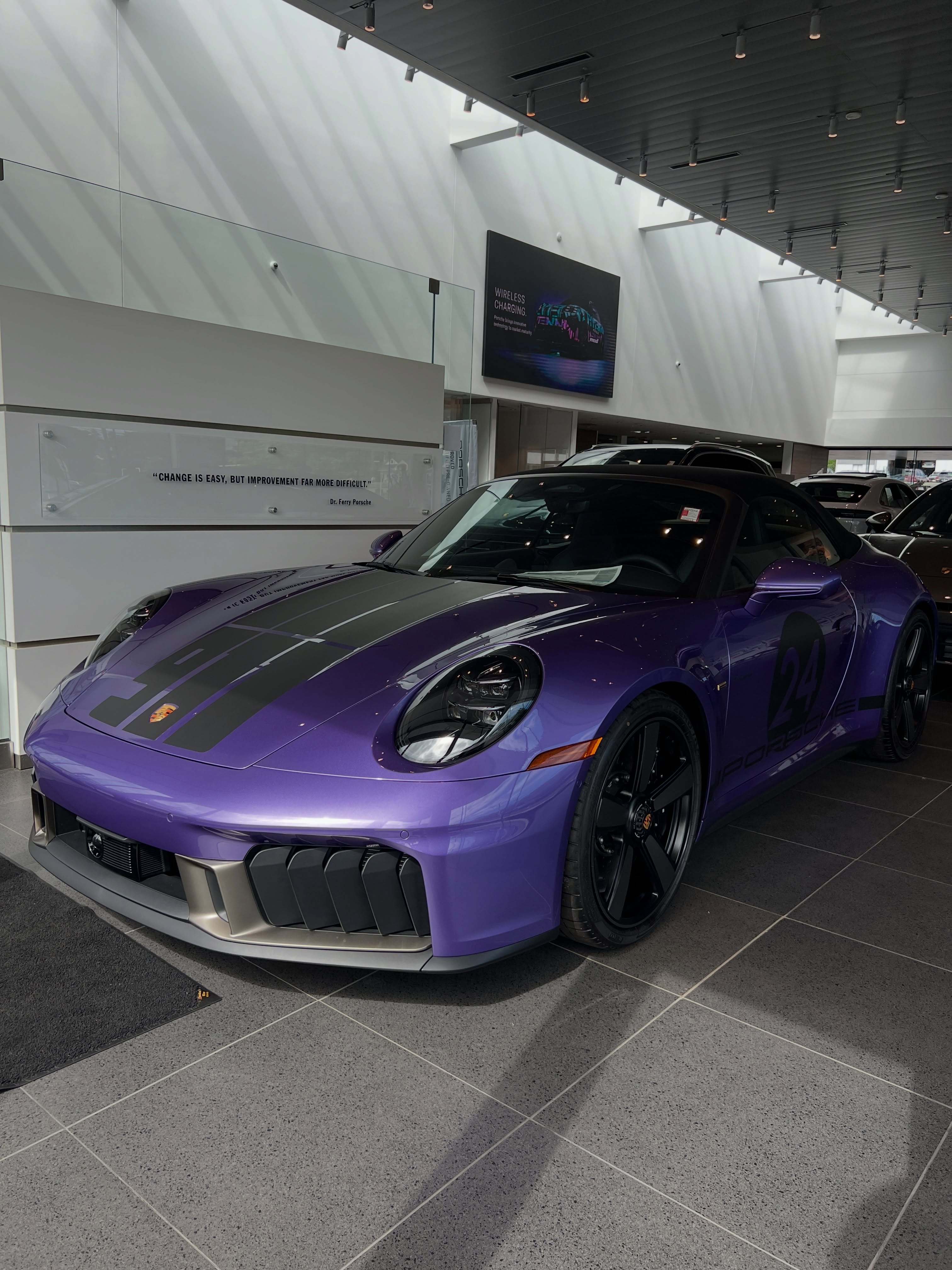这台紫罗兰金属漆的2026款保时捷911 Spirit 70，配置实在...