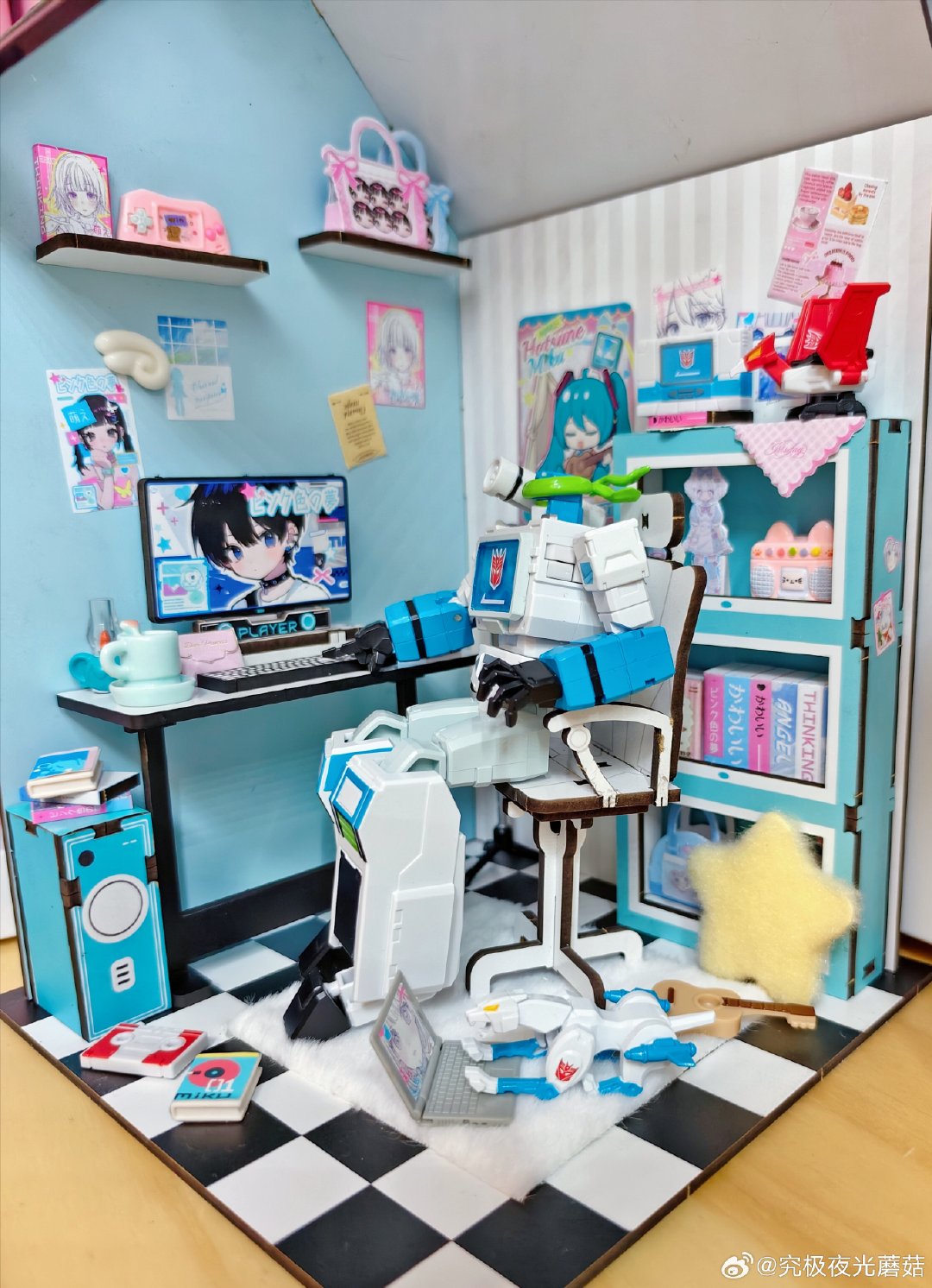 白波の屋
本来屋子是买给家里小bjd的但发现此波尺寸更合适就变成波的家了（） #变形金刚# #声波# #奥迪双钻变形金刚# ​