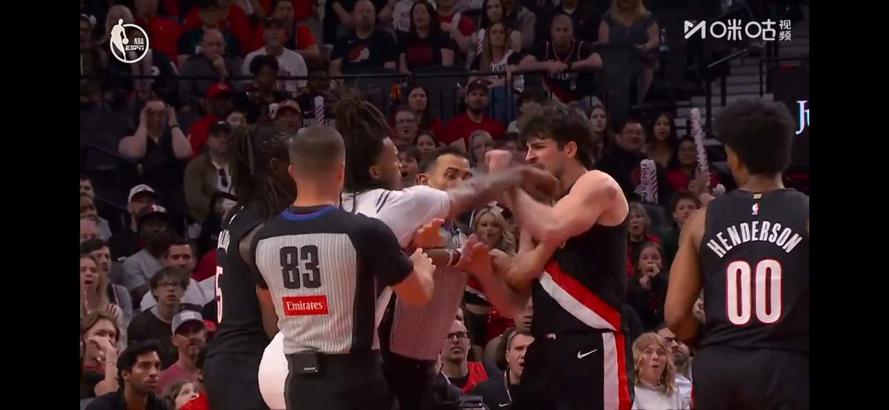 脑震荡刚恢复，他就干出这种事？文班亚马一战封神，创NBA历史首人纪录！...