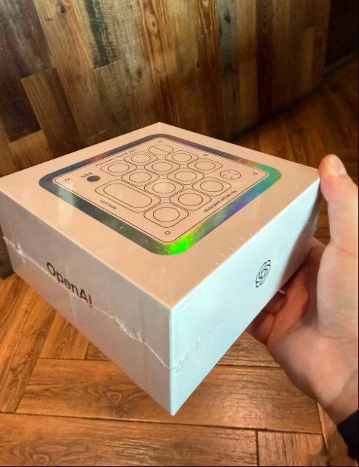 可以说是一块AI 控制台，通过机械按键、旋钮和摇杆来切换调度各种 Codex 任务，趣味性和实用性双在线#胡先煦拉开王安宇眼罩一起欣赏# ​
