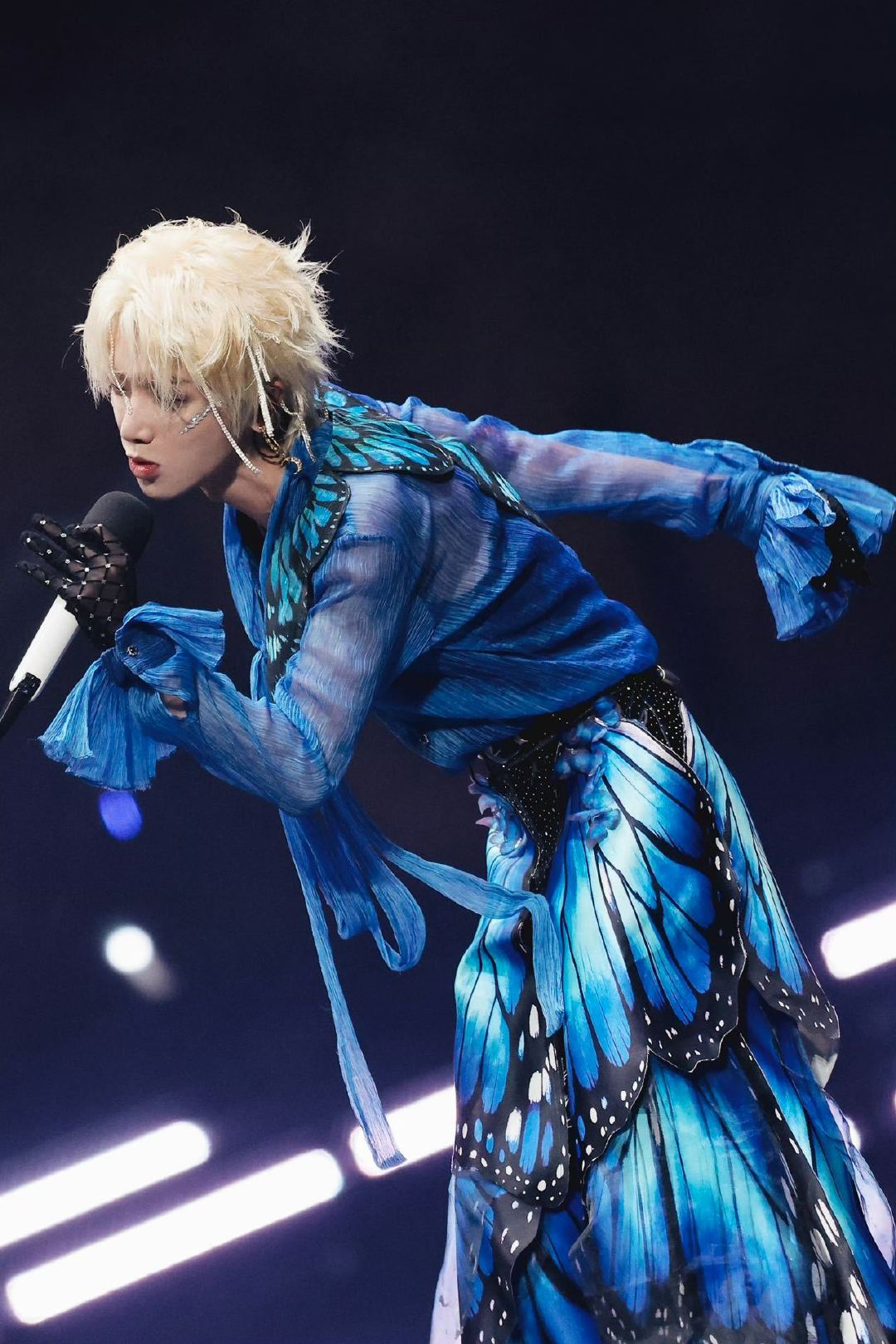 #华晨宇回应吉他炸了# 这回应我是真服，吉他晒炸了还能讲得这么好笑。“不是我不想送，是吉他真的自己炸了”，行吧这理由够硬。小插曲翻篇，坐等南京国庆演唱会，新舞台赶紧来！ ​