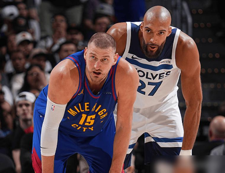 别再骂约基奇假摔了。我告诉你，那根本不是丑闻，那是这位284磅的MVP...