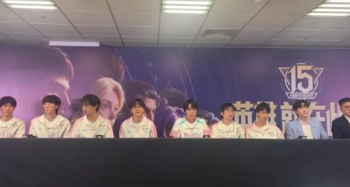 Bin：输了就输了吧，因为现在输了比世界赛输强，我们就好好备战世界赛就行了

#Bin回应AL夺冠##众解说看AL夺冠反应# ​​​
