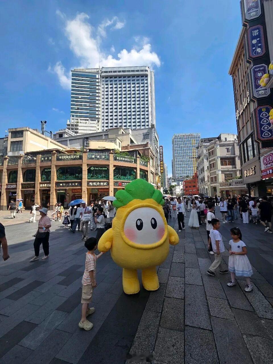时隔六年，廣氏携新品「一片真菠萝」重磅回归北京路！  盼了整整六年！廣...