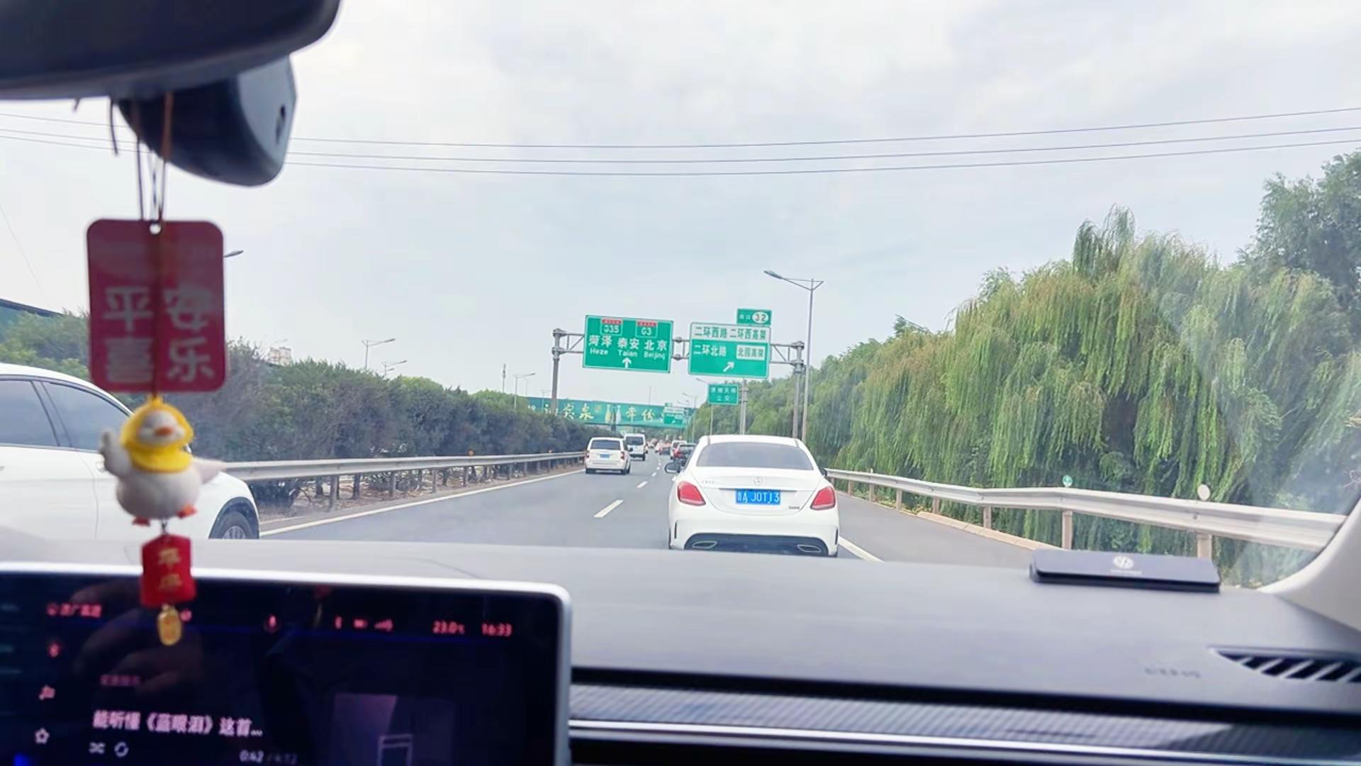 济南到底有多堵车，这个点高速都跑不起来别说下面了更堵…..