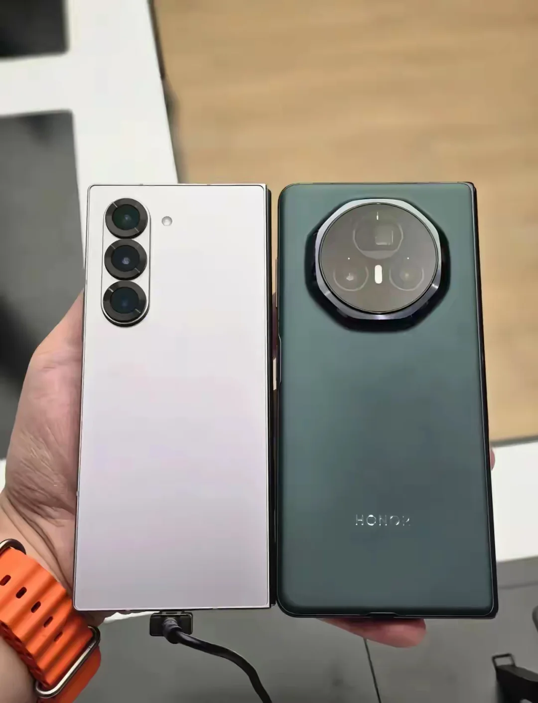 这么一对比三星折叠屏落后了呀