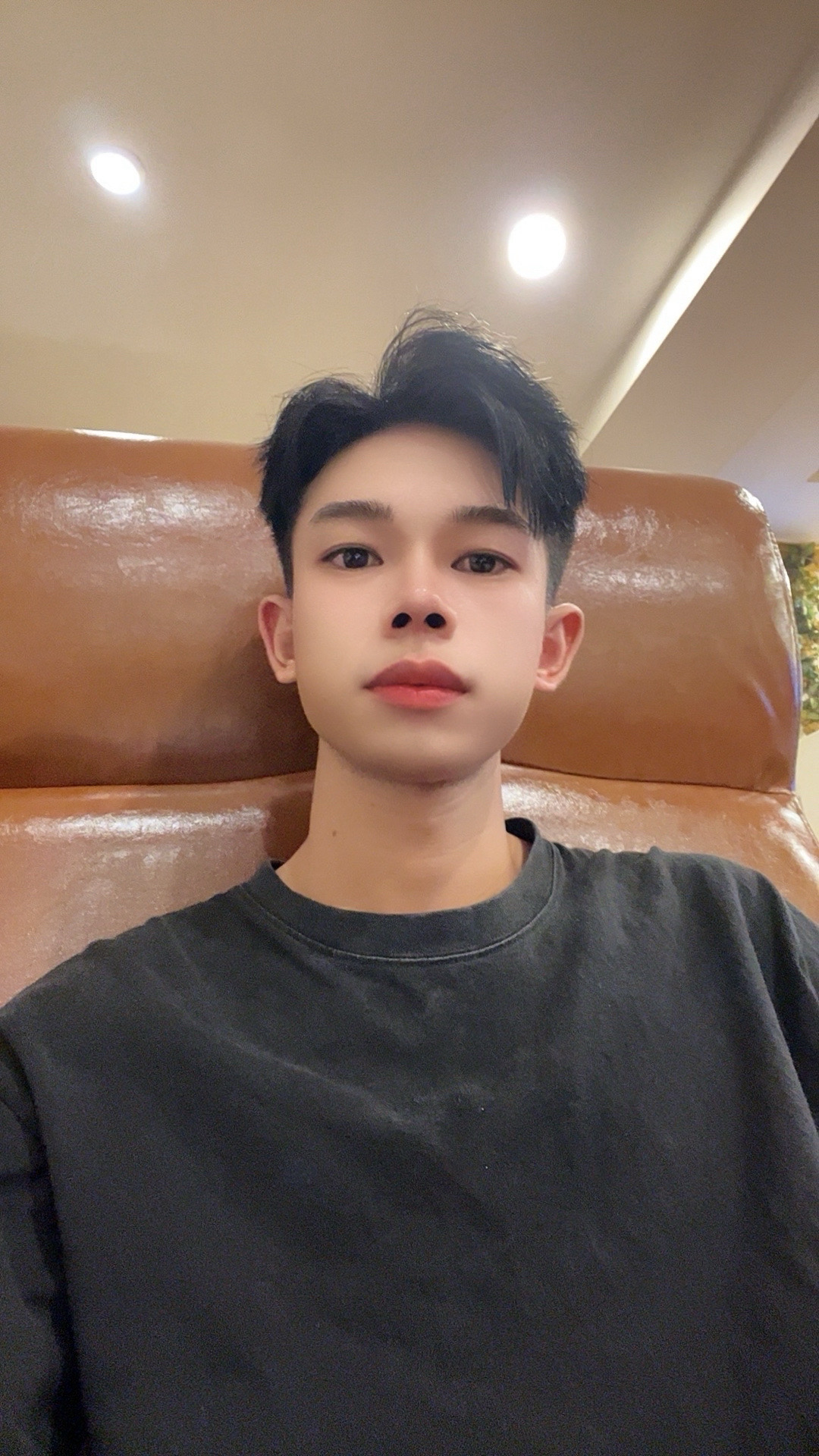 新鲜感是和旧的人体验新的事物，而不是和新的人体验旧的事物