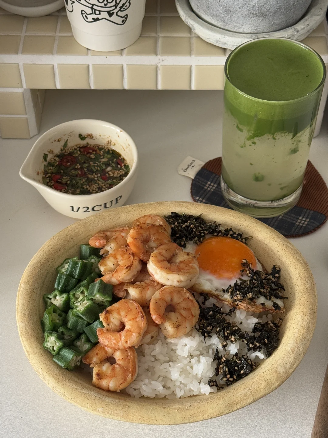 这个酱汁超百搭｜一人食秋葵虾仁拌饭🥄