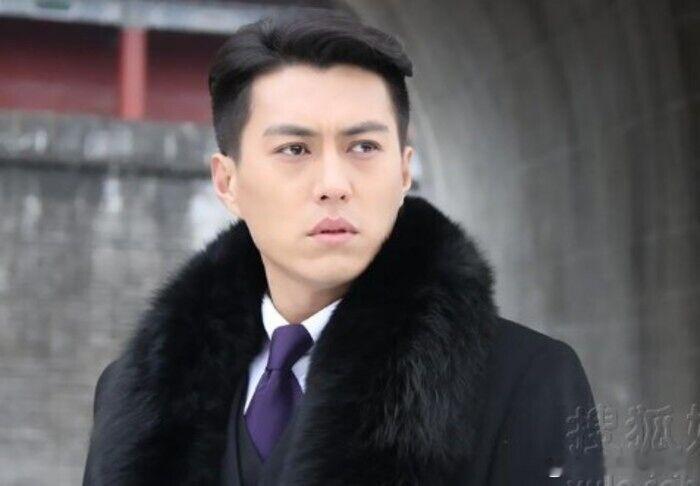 #靳东[超话]#  怎么样都是帅的 ​