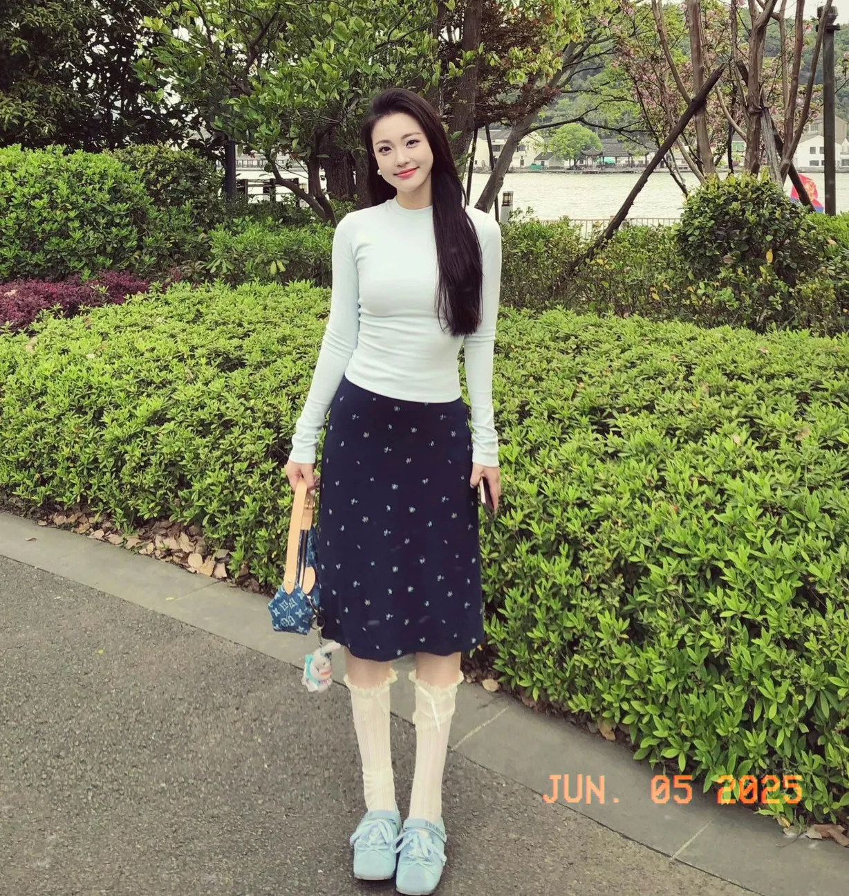 纯欲白色蕾丝小姐姐