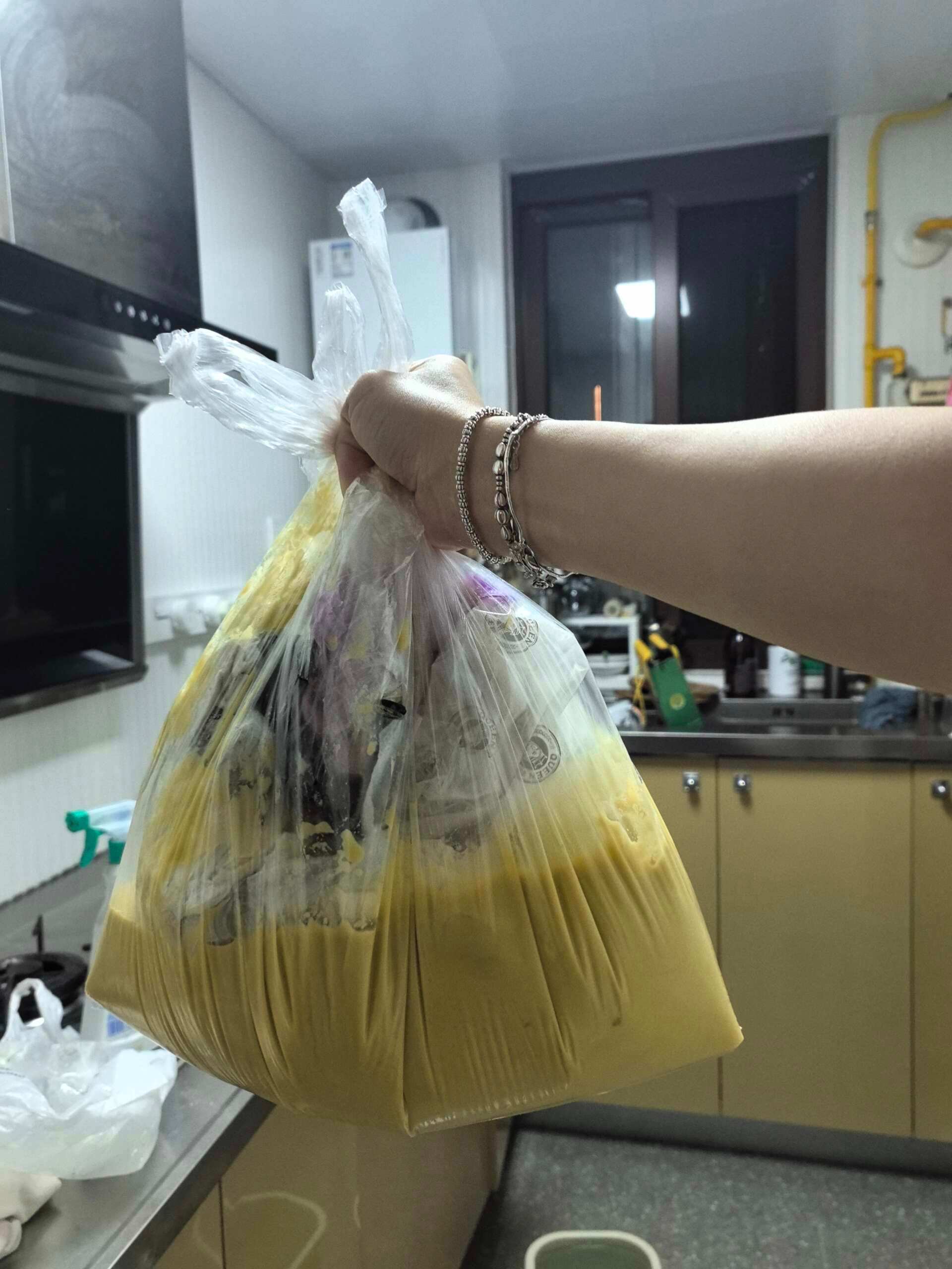 这临场反应绝了！不得不佩服女性应对突发状况的硬核实力 ​​​
