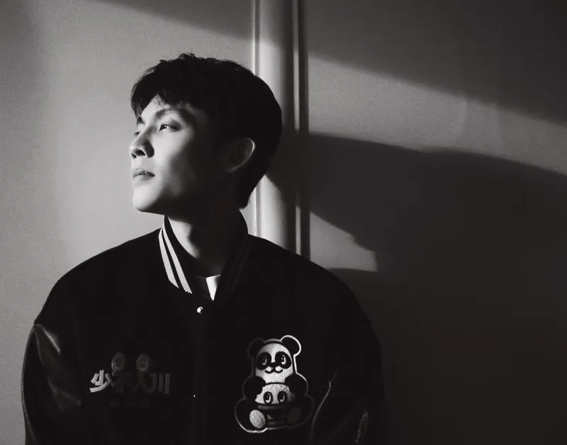 深夜两点的更衣室，徐杰站起来吼了一嗓子：“再不改，这赛季就完了！” 你...