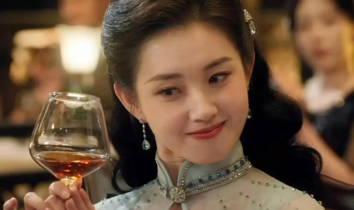 《玉簟秋》：同样演民国傲娇千金，把刘亦菲和郭宇欣放一块儿看，差距一下就显出来了 ​