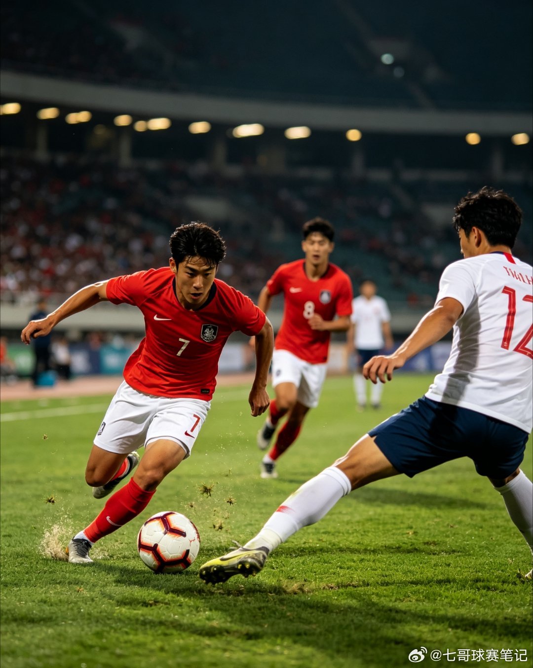 每日⚽赛事来主叶裙聊看韩国亚vs越南亚004亚运男足方向：主胜年龄：2：0 3:0 4:1进球数：2 3 5取胜的核心原因：战术执行力优秀，高位压迫打法成熟。主打前场高位逼抢，丢球之后就地反抢，持续向对手后场施压；擅长边路反复冲击结合中路渗透，攻防转换速度很快。面对低位防守时，可利用肋部直塞、定位球与二次进攻制造破门机会，战术执行到位，很少出现阵型脱节的情况 。体彩推荐
