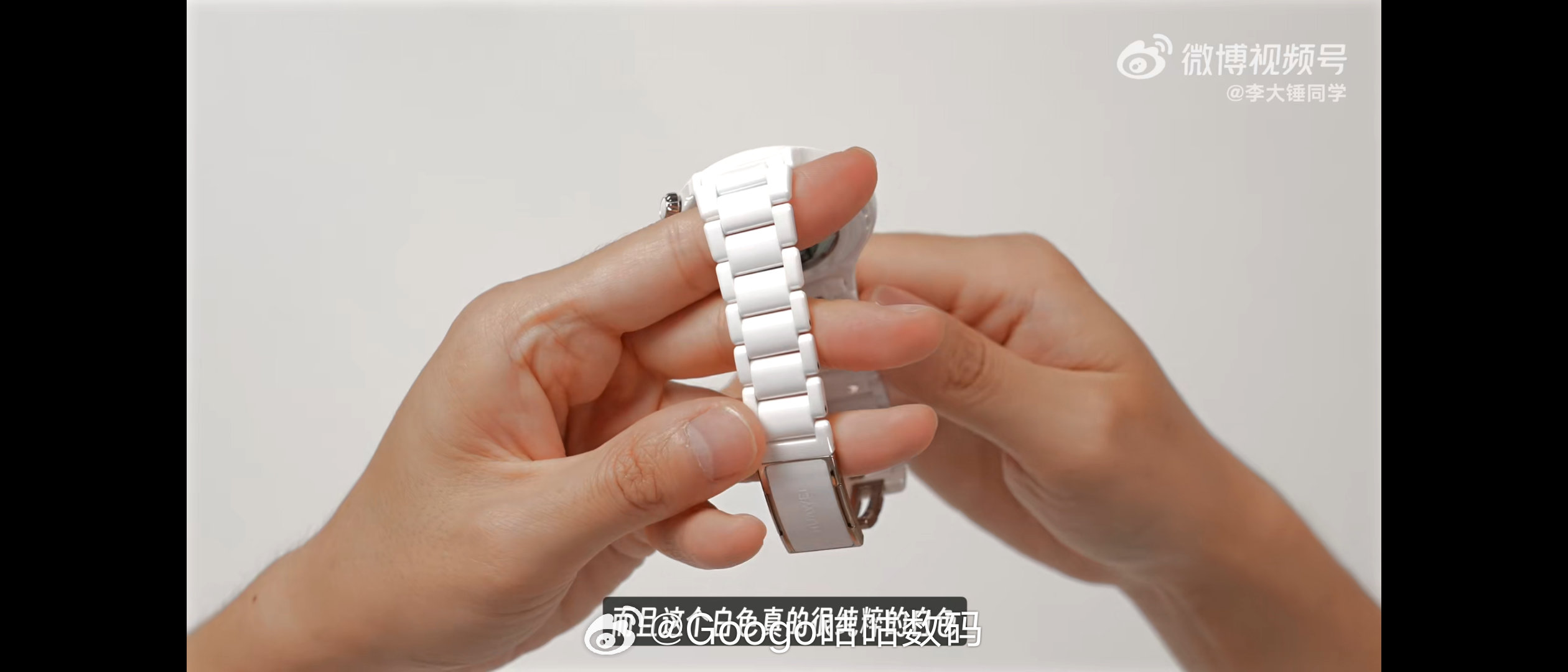 #华为史上最美小白瓷手表曝光#
看了李大锤的视频
华为Watch 6和Watch 6 Pro。
陶瓷系列又回归了。
颜值还是很不错的。 ​