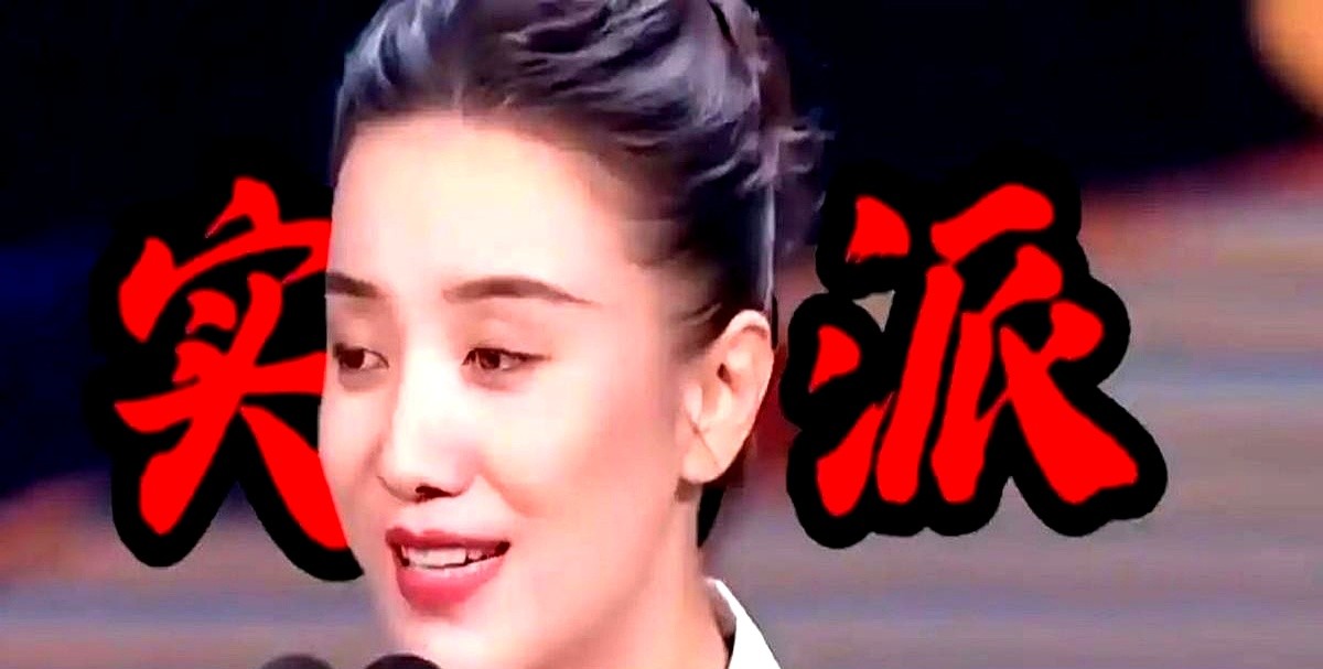 同一届飞天奖，两个拿奖的人待遇差得也太远了。

王仁君爆冷截胡于和伟，让对方的大满贯梦碎，结果网上几乎没人说他不配。赵丽颖连发两条祝贺，刘琳、刘钧也跟着起哄，《知否》剧组热闹得不行，大家都觉得这种意外挺好。

可宋佳凭《山花烂漫时》集齐三大奖，评论区却直接吵翻了天。

每次评奖都是独立投票，但她这几