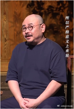 9月12日晚，刀郎线上音乐会《山歌万里》正式演出。

演出过程中，刀郎公开辟谣没有“刀家班”，并介绍了他和年轻艺术家之间的关系：
[手指比心][相爱][鲜花]
“再次感谢老师们的精彩演奏，借今晚这个机会，我想再次和大家说一说。

一直以来，我称呼舞台上的这些年轻艺术家为老师，这并不是一个客套的 ​