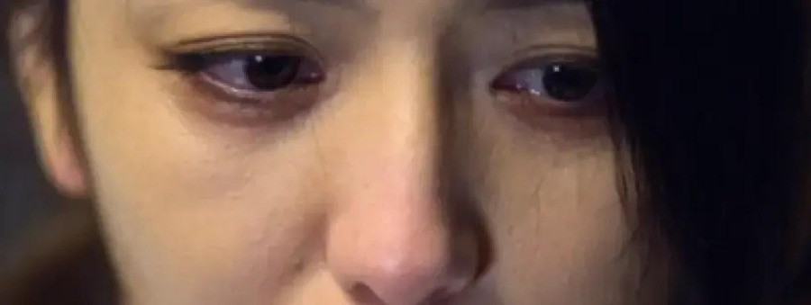 离婚五年佟丽娅终于开口：10岁儿子至今不知爸妈已分开，楼上楼下住了五年，作文里写“爸爸住11楼妈妈住12楼他们只爱和我吃饭”
朵朵在作文里写的这句话，比任何公关声明都有穿透力。2026年9月17日，鲁豫《热浪之外2026》90分钟完整版上线，佟丽娅第一次面对面聊那段婚姻，她说的第一句硬话是：“思诚没