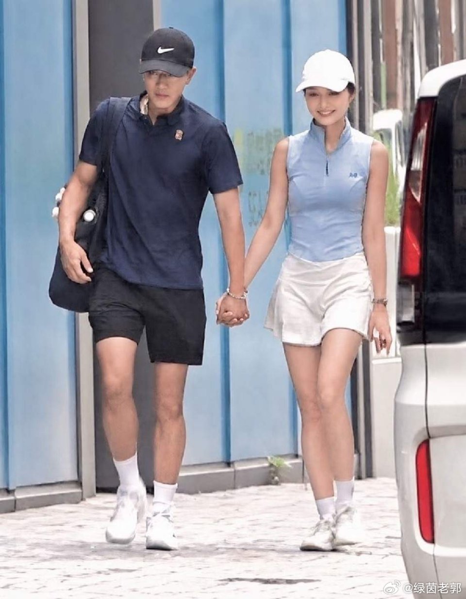 港媒曝刘恺威新恋情！与黎纪君相差20岁，因匹克球相识秘恋两月
​​港媒近日爆出消息，52岁刘恺威和32岁香港模特黎纪君的新恋情曝光，两人年龄相差20岁，消息一出迅速引发网友热烈讨论。
​​据爆料信息显示，黎纪君被称作第四代邦民女，二人在今年8月因匹克球结缘，低调秘密恋爱两个月。此前黎纪君在4 ​