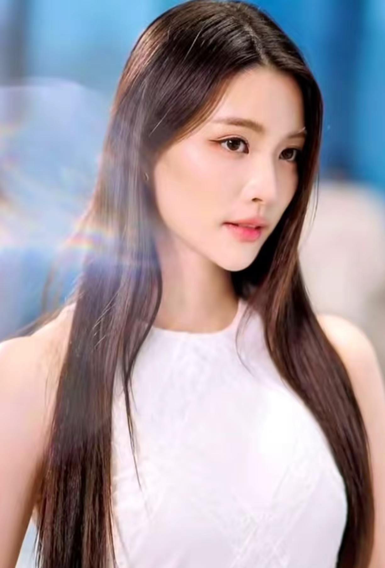 一个是温婉软软，一个是又飒又美！泰兰德的美女实在是太撩魂了！