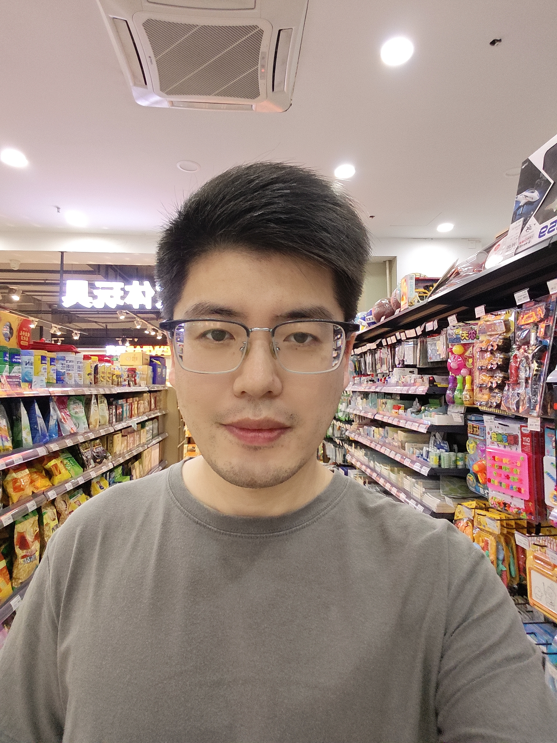 85年12月的牛，42岁未婚未育
最近抖音也经常刷到和我同龄未婚的
他们也是每天