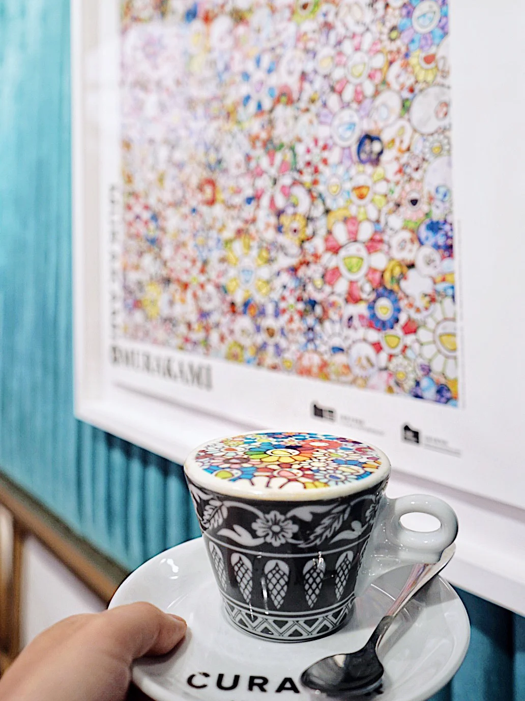 香港探店🇭🇰｜百元一杯的村上隆打印咖啡