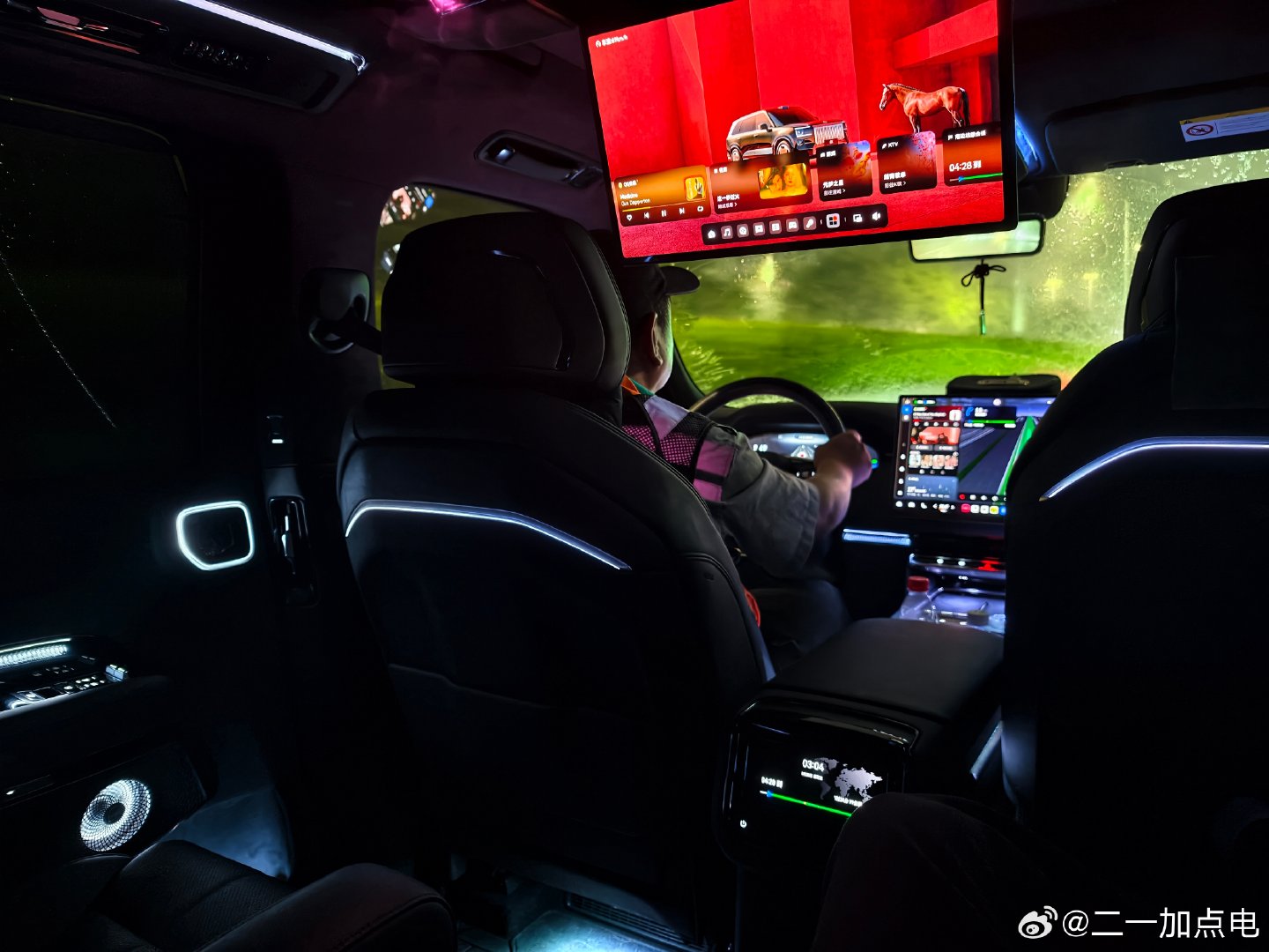 为数不多能让我好好享受9x老板位的时候就是跟朋友喝完酒叫代驾回家的时候[二哈]
#极氪##极氪[超话]##极氪9x##大v聊车# ​