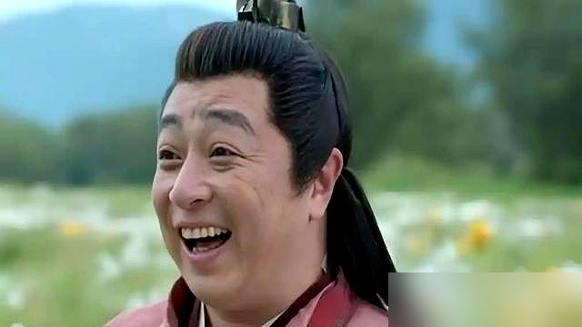 341万人蹲守，就为看一个傻子翻身。
林大宝觉醒，胡军、赵昭仪进场。8亿特效砸下去，大东山血战，范若若端巴雷特，五竹开镭射眼。
你以为拍的是权谋，人家拍的是科幻。
前两季他憨笑，第三季他亮刀。叶轻眉的青年线也埋上了，神庙的底要掀。
95%原班人马，陈道明、吴刚一个没跑。
这阵容，这手笔，摆