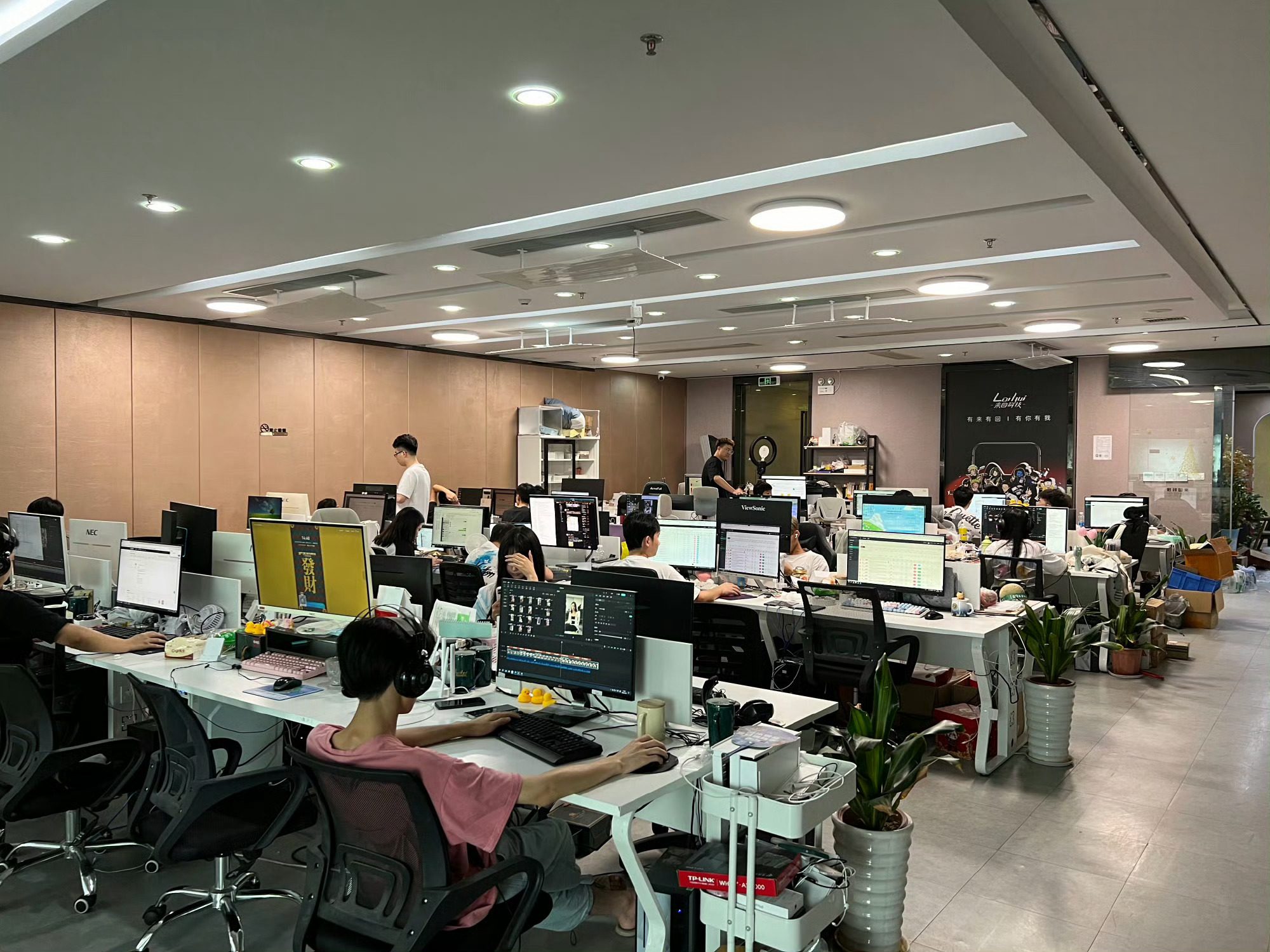 【关注+转发，抽个小米充电宝送给粉丝】
最近回收部门又忙了起来，可能是因为很多小伙伴想换iPhone 18 的缘故，这里七哥先感谢一下大家的支持哈！抽个电宝玩玩，转发就行~下周开奖🙏🙏🙏

同时汇报一下回收工作，也是因为近期回收的单子多，再次感谢大家（破音），加上我们还有卖二手机。客服和 ​
