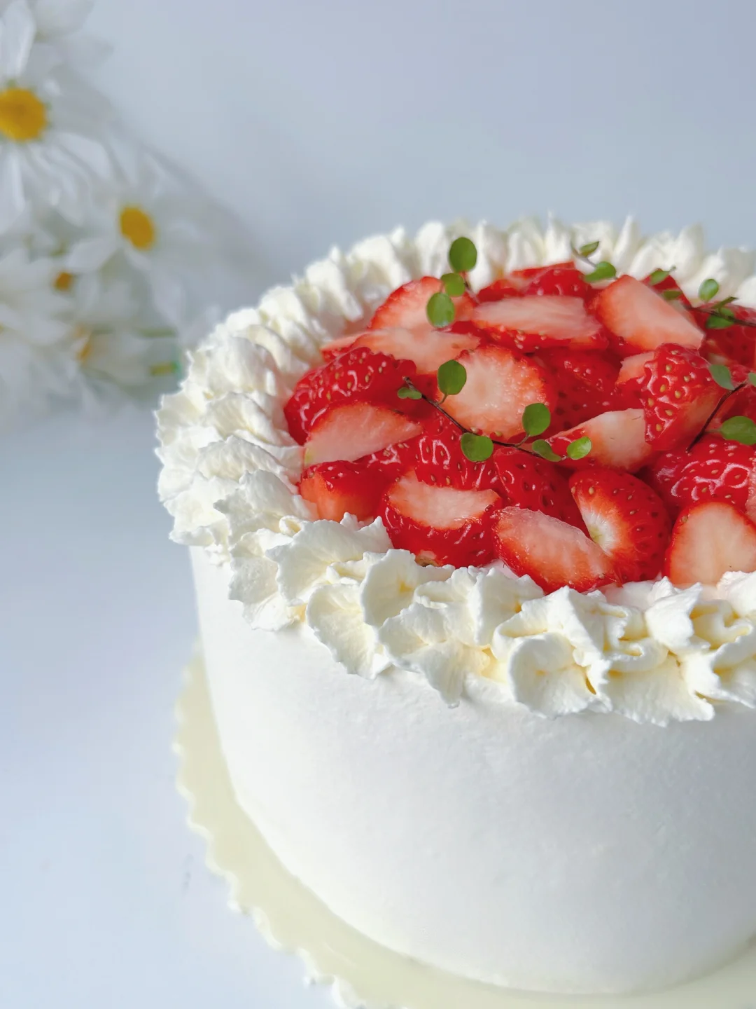 草莓生日蛋糕🎂超好看的花边蛋糕～