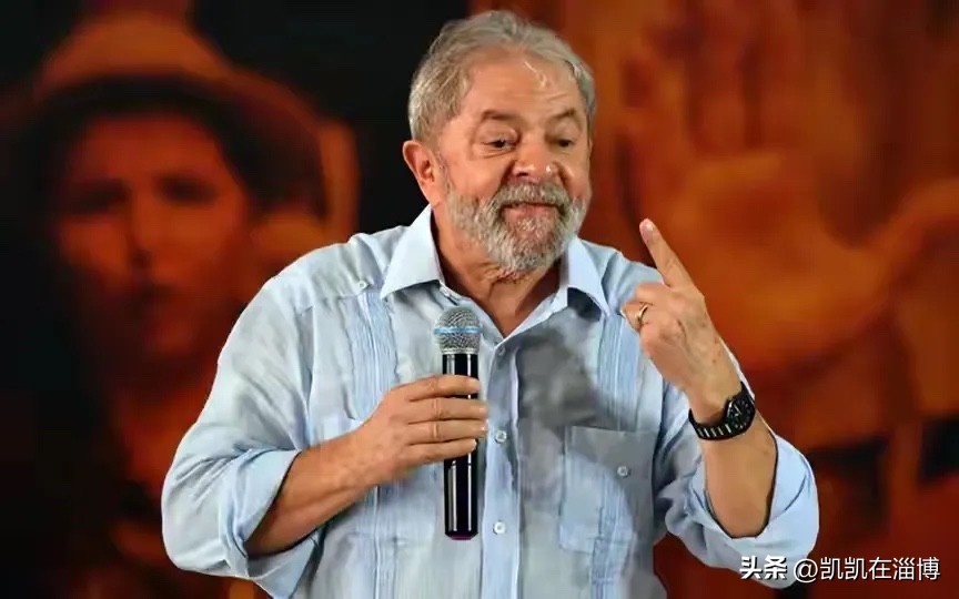 卢拉想让老百姓富起来，不是光发补贴那一种富法，他是想把“饭碗”从地里种出来，再往芯片和绿电里种。胜选后他把话挑明了：加码数字经济、绿色经济、创意经济，搞巴西自己的AI，把数据中心拉到本土，让巴西数据存在巴西，目标是从“发展中”跨进“发达”。笔者认为，这思路第一层是“把利润留国内”——过去卖铁矿、卖大