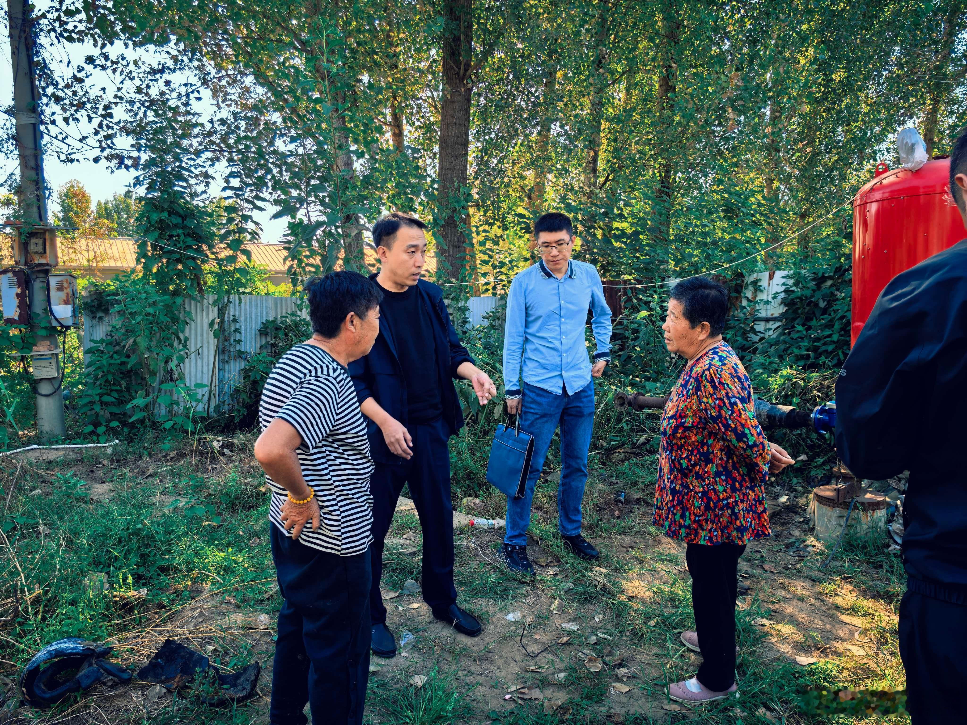 为严格守住水资源管理红线，规范农业取水秩序，切实解决群众合法用水难题，近期，顺义区水务局联合区城管执法局转变工作思路，变被动处置为主动服务，深入南彩镇后俸伯村开展农业用水专项排查整治行动，在依法规范取水行为的同时，精准对接群众用水需求，打通便民服务“最后一公里”。

本次工作中，工 ​