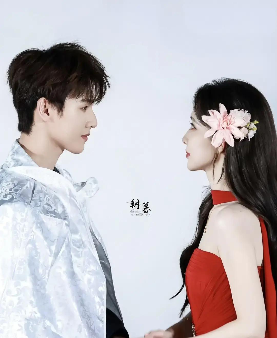 孟子义和李昀锐这回算是踢到铁板了，《尚公主》播到现在，水花小得可怜，戏外再怎么合体发糖也带不动惨淡的数据。
大家真以为《九重紫》当年的热度是靠他俩撑起来的？
明眼人都清楚，那是导演曾庆杰的镜头美学和剧本底子过硬，功劳全算在演员头上本就站不住脚。
一部戏吃到红利就拼命绑定，戏里戏外按头让人磕，这