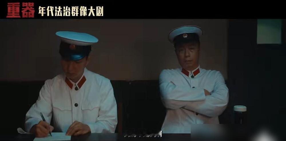 央视新剧《重器》当中，编剧赵冬苓虚构出一座叫姜阳市的城市，这个听起来很贴近现实的名字，是涉案题材剧集很常用的创作处理方式。这类剧集里面会涉及各类案件，如果直接使用真实地名，很容易引来观众对于地域的联想，不仅容易引发当地观众的不满，审核环节也会遇到很大阻碍，稍有不慎，剧组大量投入就会付诸东流。
 
翻
