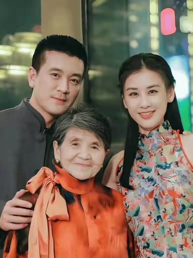 杨子变了！模糊回应与黄圣依复婚，透露两人刚见面，认可前妻才华 ​