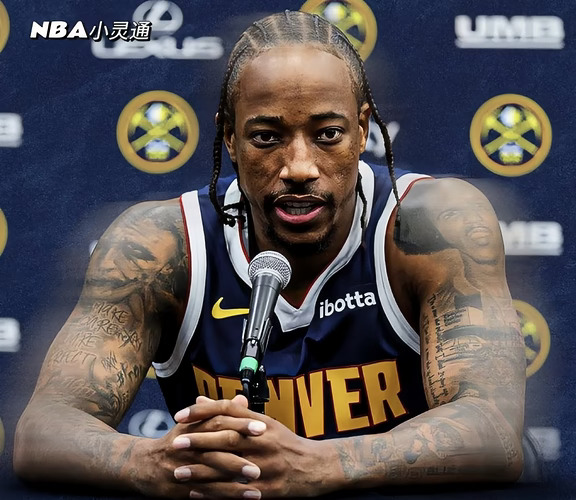 [打卡R]确认：德马尔·德罗赞职业生涯将首次在NBA赛季开始时作为替补出场。
	
🎙️丹佛掘金队教练戴维·阿德尔曼确认，DDR 将担任球队的第六人。
	
[放大镜R]首发五人保持不变：
	
• 穆雷
• 布劳恩
• 约翰逊
• 戈登
• 约基奇
	
#NBA #丹佛掘金 #掘金队 #藏不住了我是球迷 #德罗赞 #德罗赞中投 #NBA评论席 #球星 #懂点篮球 #约基奇