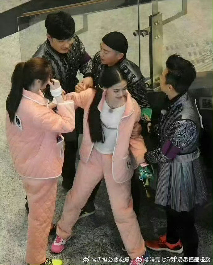 原来以前的跑男是素颜拍摄，baby就连穿睡衣都那么美 ​​​

包贝尔曾调戏还没离婚的Angelababy ​