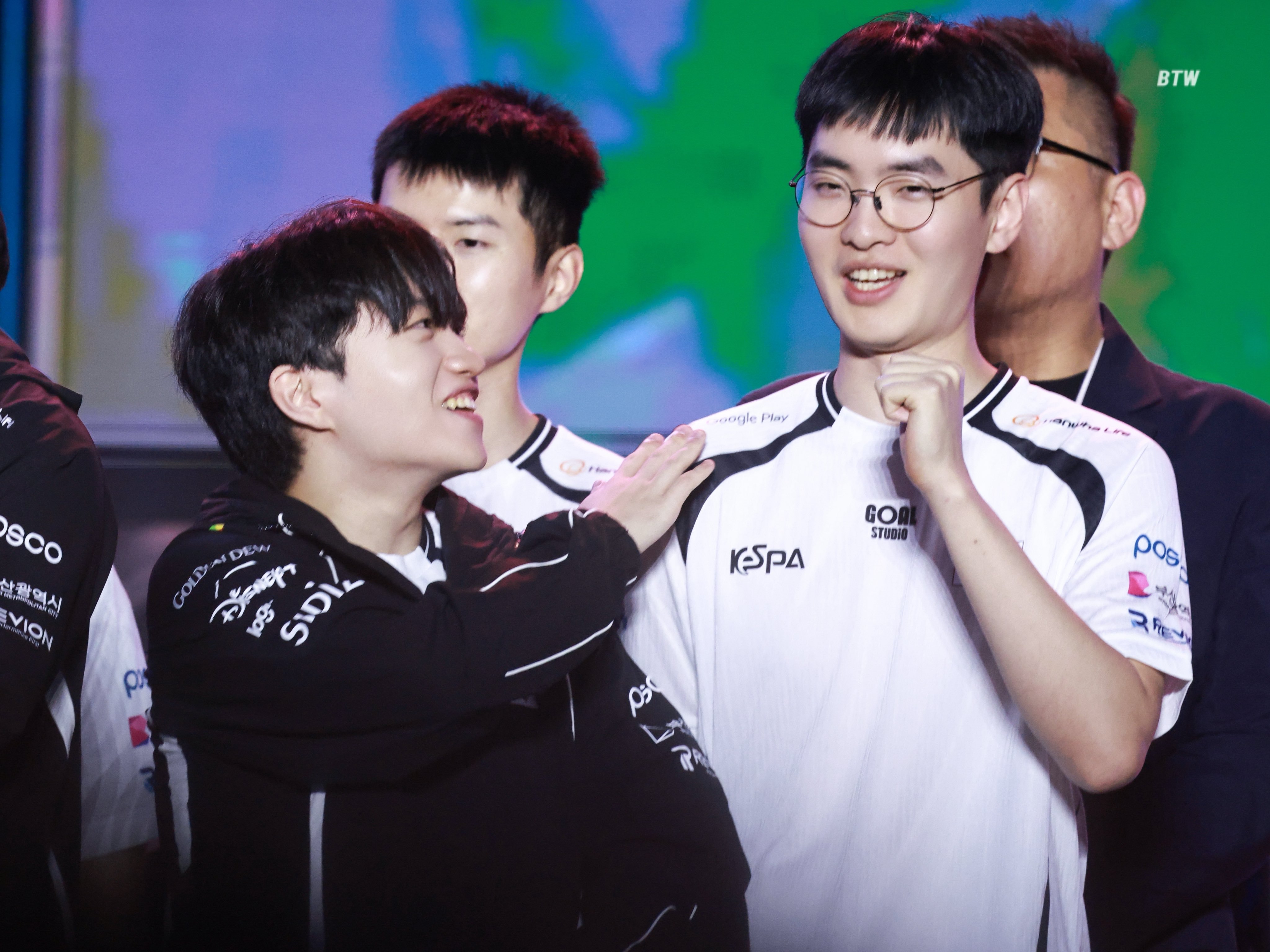 【📷】一些光熙和小K返图 幸福捏©️b2wkeria亚运会电竞英雄联盟 ​​​