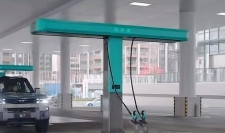 王传福当年那句落后几十年，被比亚迪2024年5月28日西安发布会一把掀桌，秦L和海豹06摆上台，46.06%热效率、2.9升亏电油耗、2100公里续航，海外原本咬死44%是量产天花板，结果预期直接被打穿。后来吉利46.5%、东风中汽中心认证48.09%、奇瑞长城跟上，原来孤零零一个点，变成一条往上窜