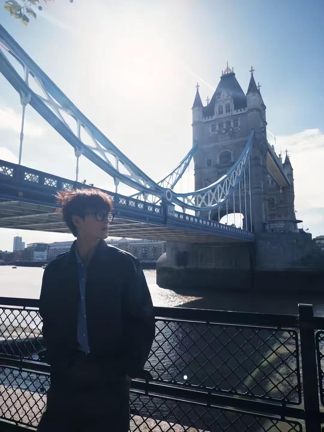 伦敦🇬🇧伦敦第一深情 明星街头风 李昀锐