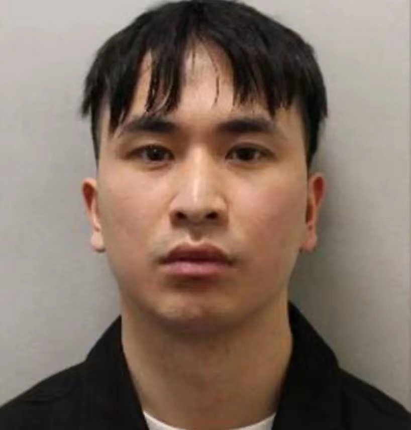 28岁中国籍留英博士拟被起诉新罪，又有7名女性指控其强奸和虐待；此前下药性侵10名女性被判无期，提化学阉割换轻判遭拒，需服刑至少24年。#性侵10人博士生被指另强奸虐待7人# ​