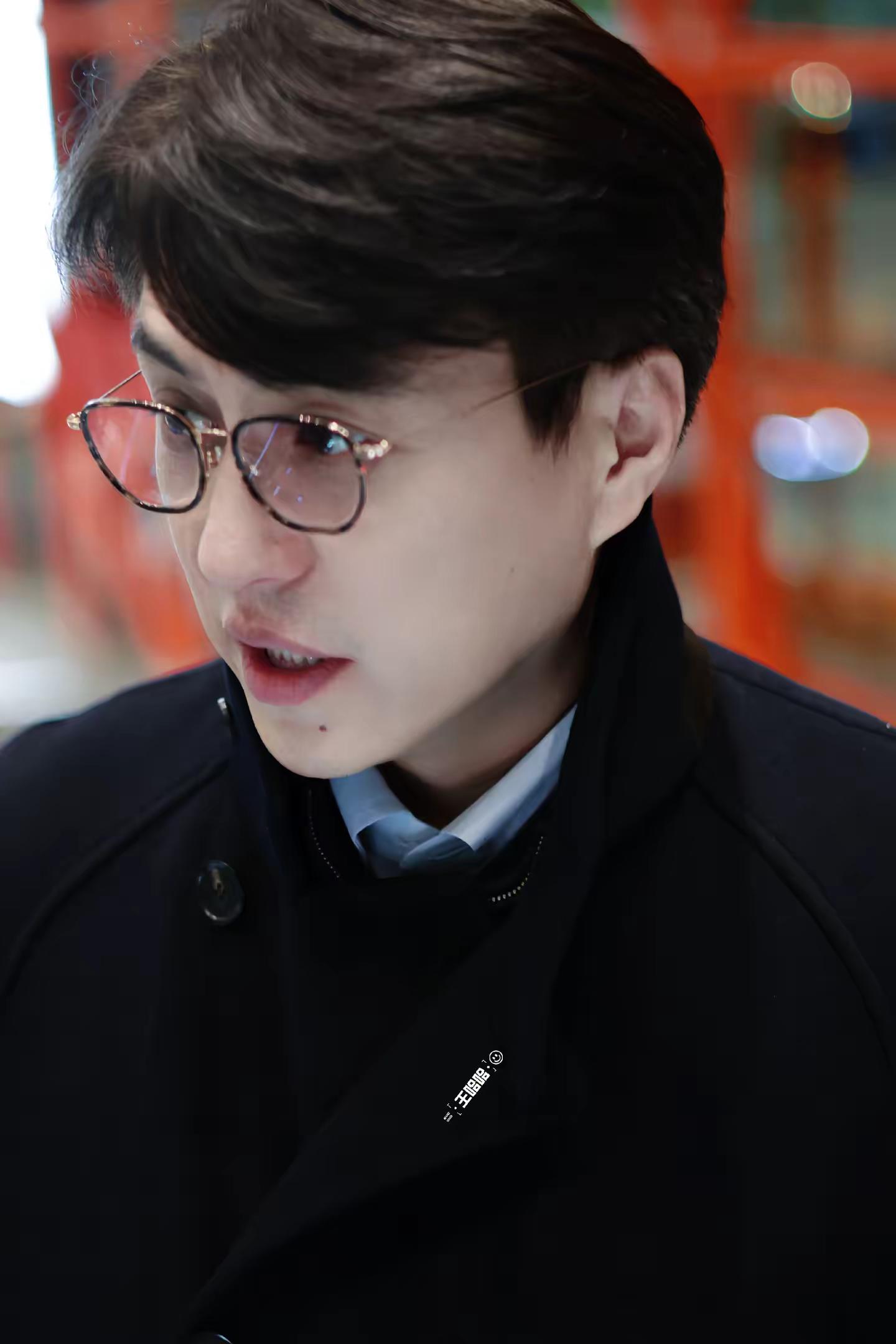 靳东