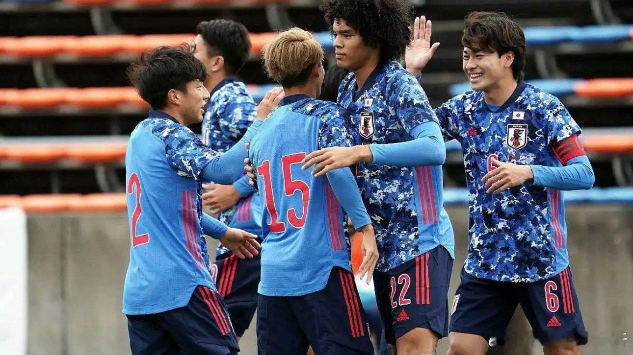 002济州SK VS 大田市民推荐：让胜/让平 1-1 1-2进球：2.3主场作战，积分35分排第5，处在争冠附加区，抢分守住排位战意足。中场核心李昌珉伤愈回归，中场调度拦截能力回升，防守体系框架完整，定位球是重要得分手段。历史对阵大田市民不落下风，本赛季一胜一平，心理不吃亏。海岛主场环境，体能适应占优，擅长中场局部绞杀后转换进攻。